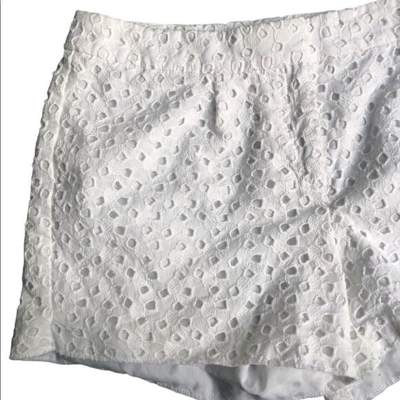 Forever 21  white shorts size medium - Picture 3 of 5